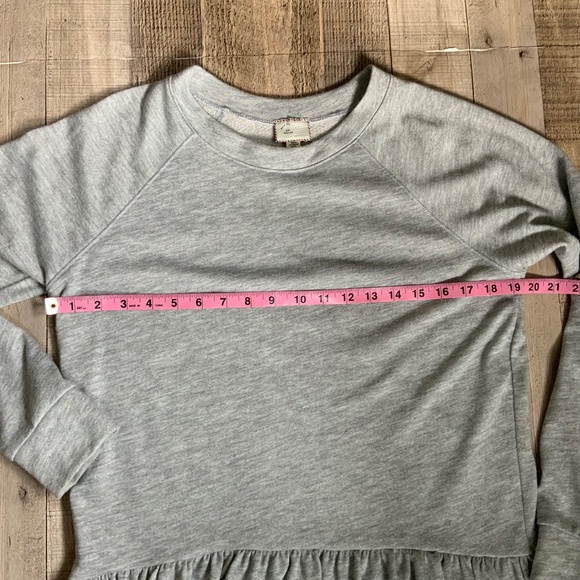Anthropologie Light Grey French Terry Peplum Ruffle Sweatshirt SZ M - Picture 12 of 13